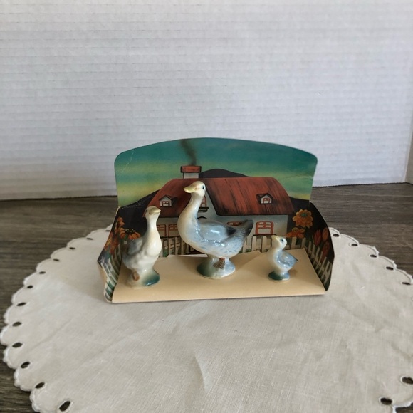 Vtg Goose Figurine Set on Background - Picture 3 of 8